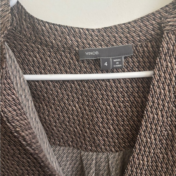 Vince Silk Blouse Brown Geometric Print High-Low Hem Minimalist Career Top 4 - Picture 6 of 6